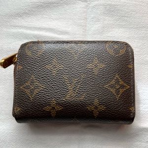 Authentic Louis Vuitton Zippy Coin Purse